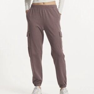 Vuori Boyfriend Cargo
Joggers size large